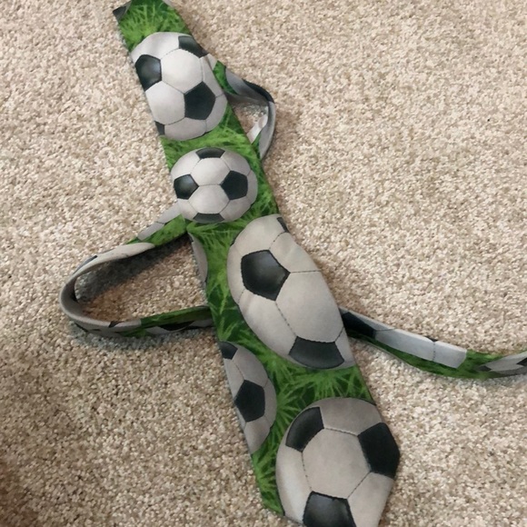 LARSON  Soccer TIE  100% silk😍 - Picture 3 of 8